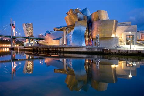  Bilbao Guggenheim Müzesi: Çağdaş Sanatın Muhteşem Bir Sergilendiği Mekan!