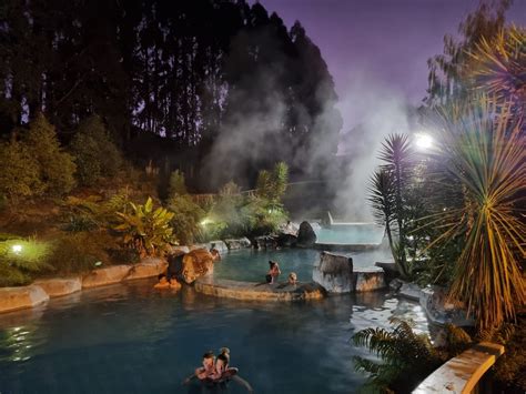  Zuurbron Hot Springs: Termal Havuzu ve Ünlü Su Şelaleleriyle Kendinizi Yenileyin!